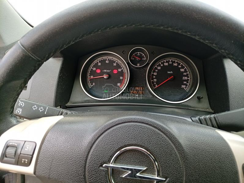 Opel Astra H GTC