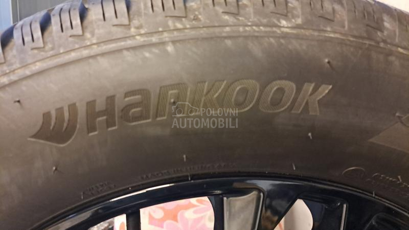 Hankook 215/65 R17 Zimska