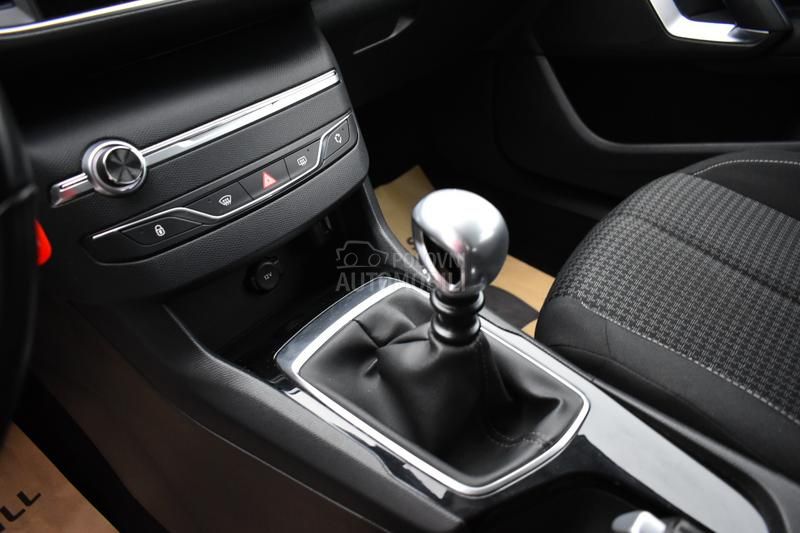 Peugeot 308 Active 1.2 MT