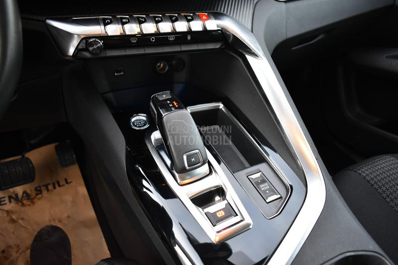 Peugeot 3008 1.2 Active AT