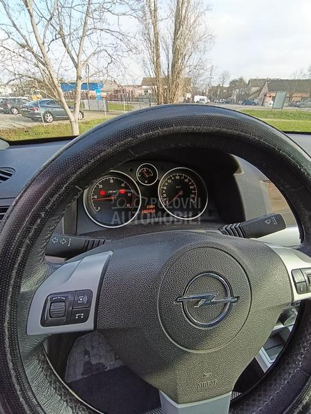 Opel Astra H 