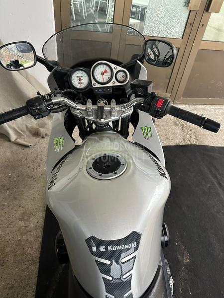 Kawasaki ZR750F