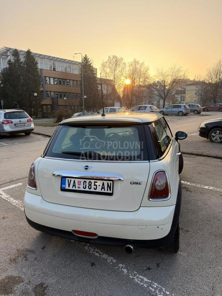 MINI One 