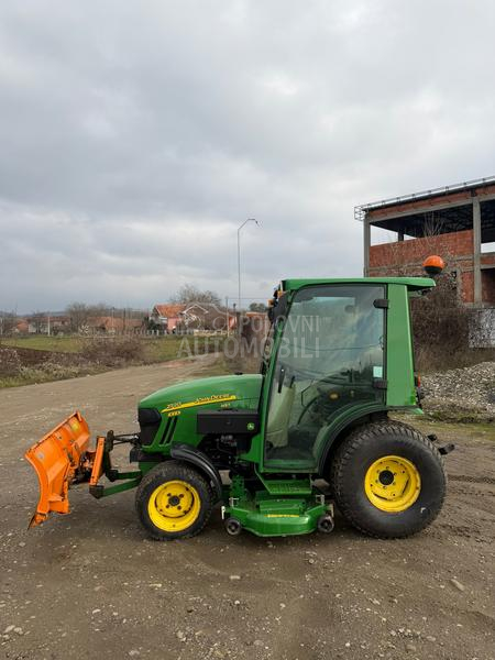 John Deere 2720