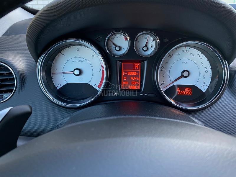 Peugeot 308 1.6 e-HDI/KOŽA/LED