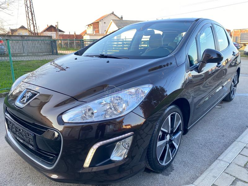 Peugeot 308 1.6 e-HDI/KOŽA/LED