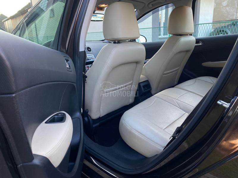 Peugeot 308 1.6 e-HDI/KOŽA/LED