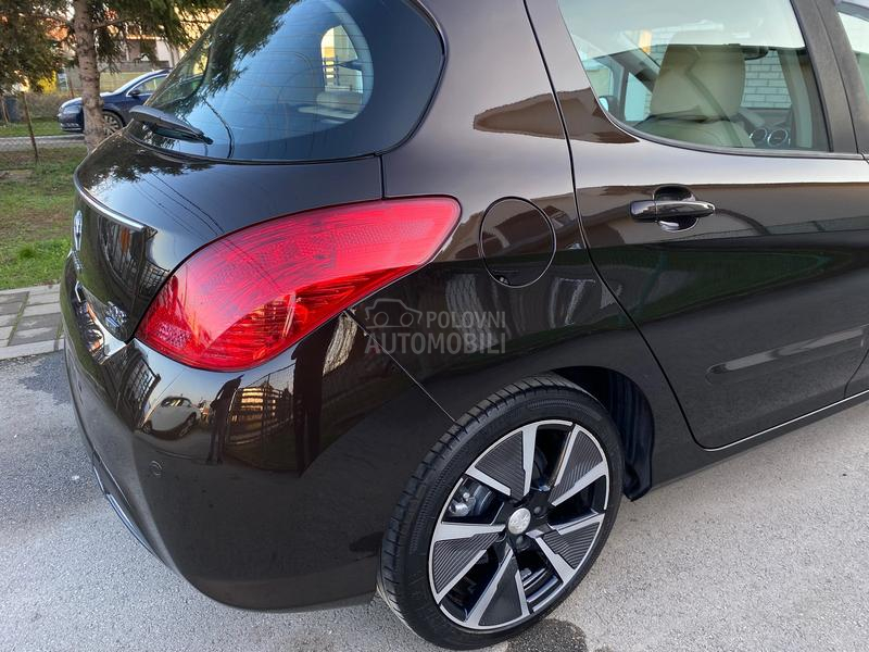 Peugeot 308 1.6 e-HDI/KOŽA/LED