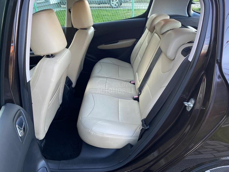 Peugeot 308 1.6 e-HDI/KOŽA/LED