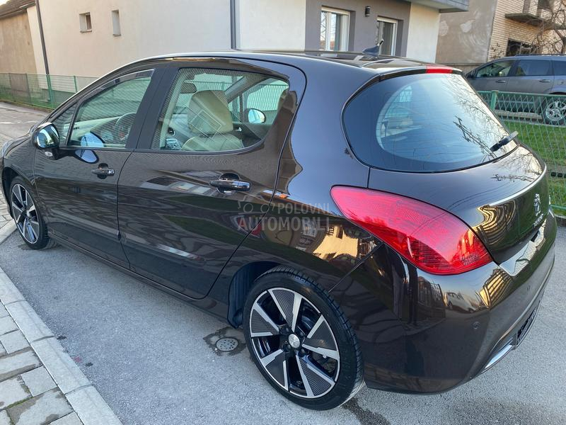 Peugeot 308 1.6 e-HDI/KOŽA/LED