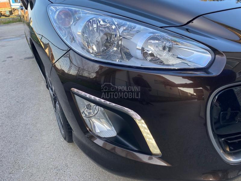 Peugeot 308 1.6 e-HDI/KOŽA/LED