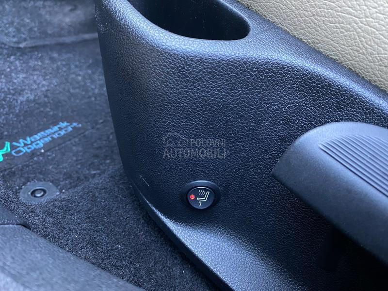 Peugeot 308 1.6 e-HDI/KOŽA/LED