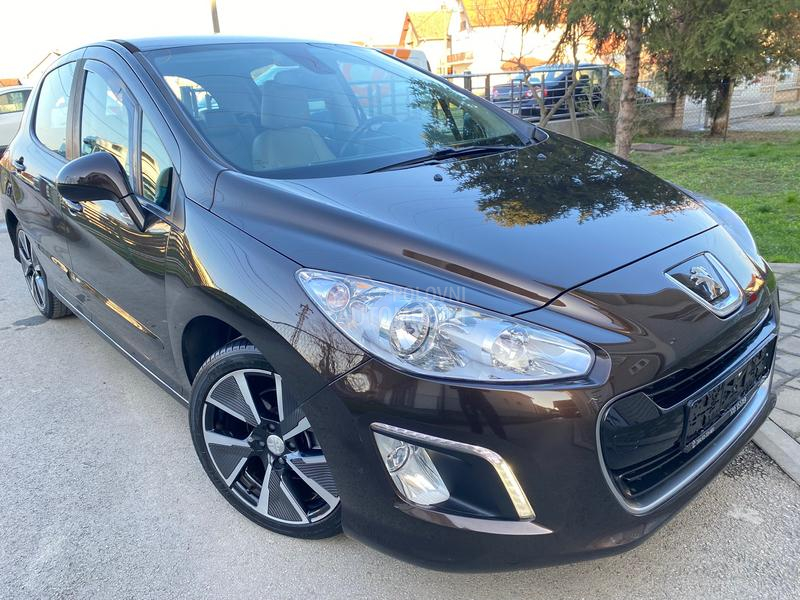 Peugeot 308 1.6 e-HDI/KOŽA/LED