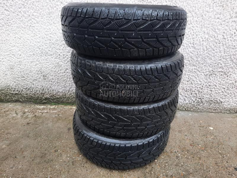 Taurus 215/60 R17 Sve sezone