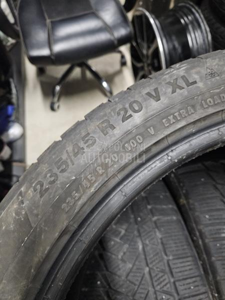 Continental 235/45 R20 Zimska