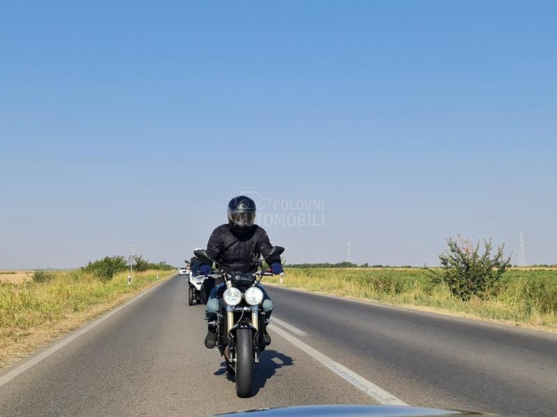 Triumph STREET TRIPLE 675