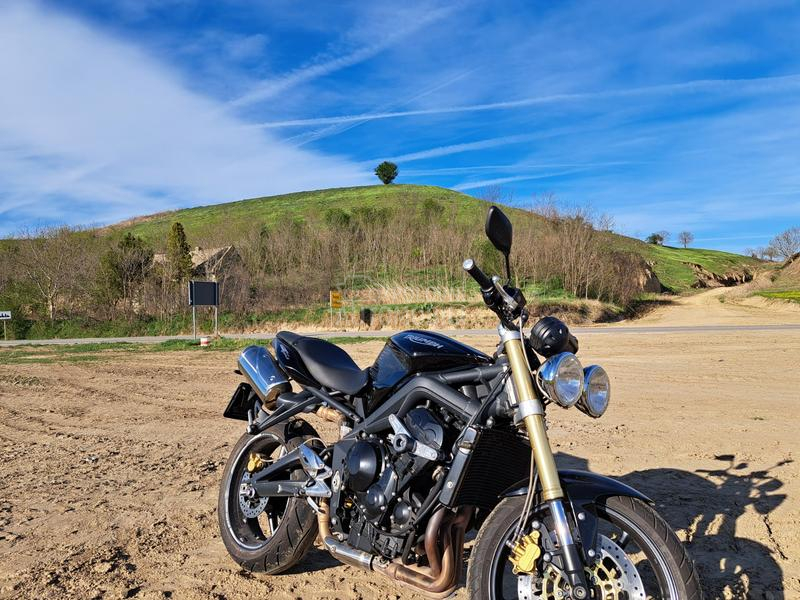 Triumph STREET TRIPLE 675