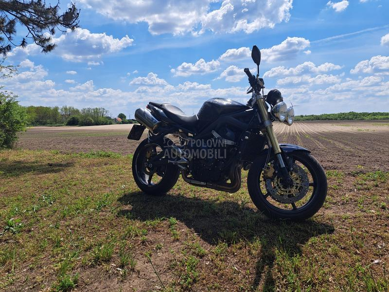 Triumph STREET TRIPLE 675