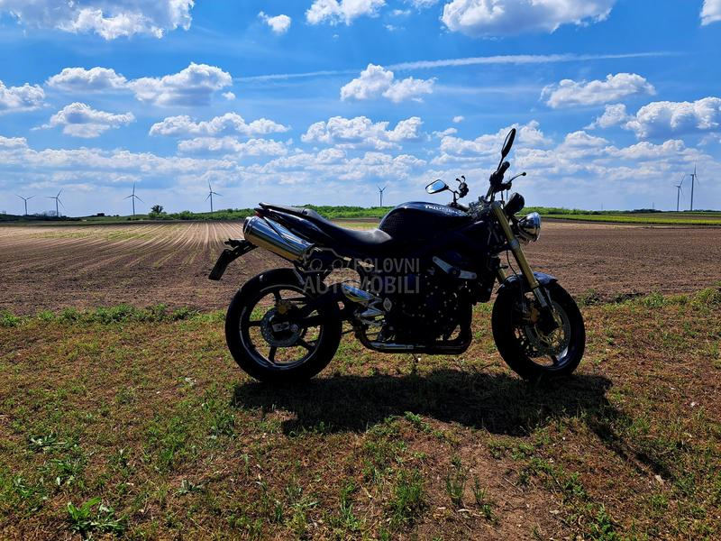 Triumph STREET TRIPLE 675