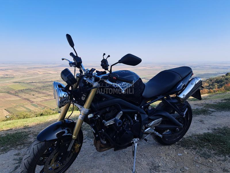 Triumph STREET TRIPLE 675