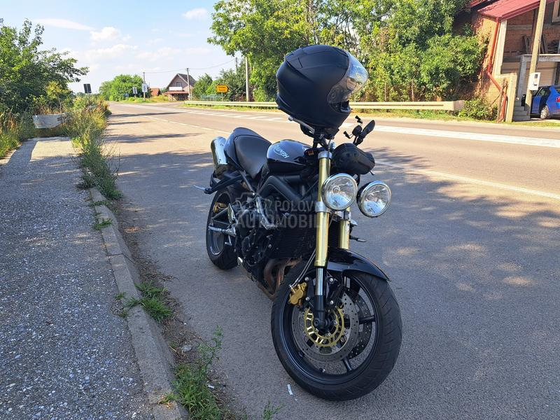 Triumph STREET TRIPLE 675