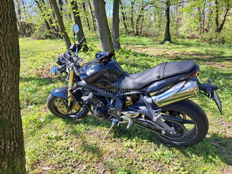 Triumph STREET TRIPLE 675