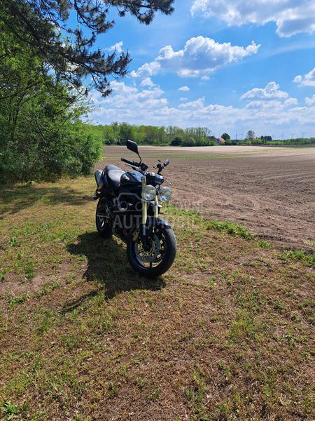 Triumph STREET TRIPLE 675
