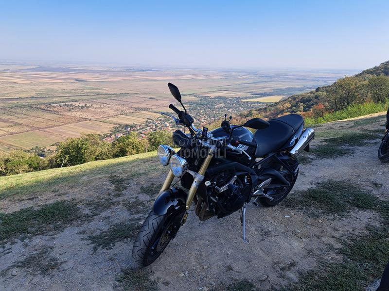 Triumph STREET TRIPLE 675