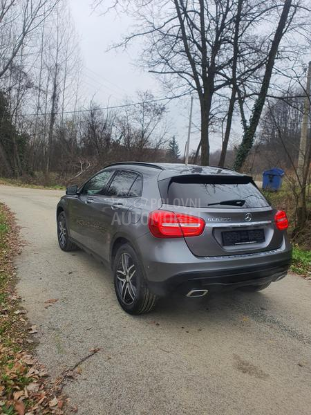 Mercedes Benz GLA 200 