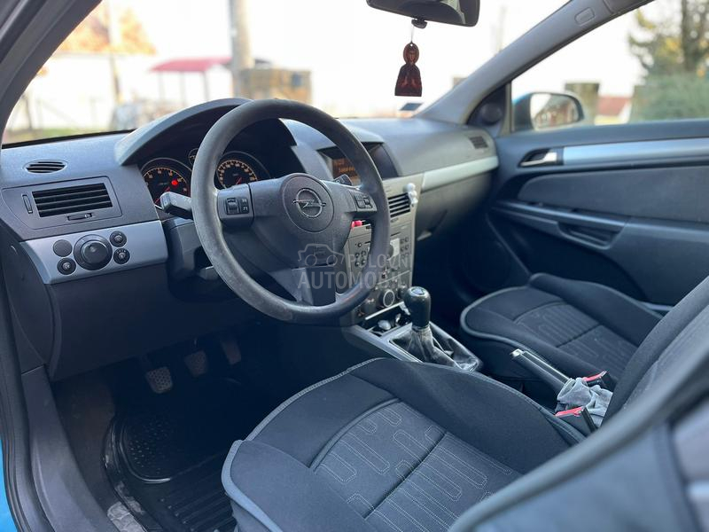 Opel Astra H 