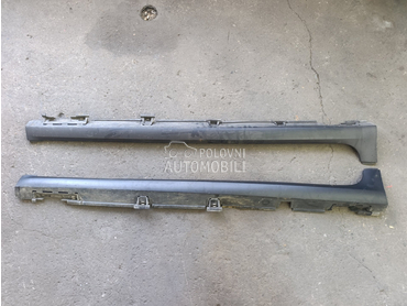 plasticna sajtna leva I desna za Citroen C3 od 2016. do 2019. god.