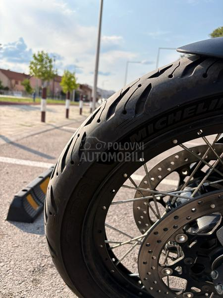 Suzuki V Strom 1050 XT