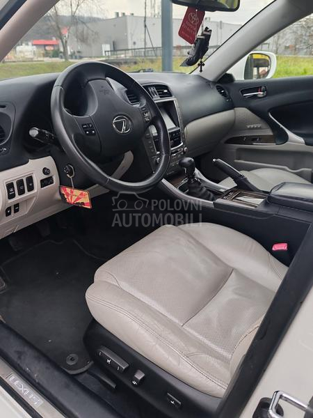 Lexus IS 220 