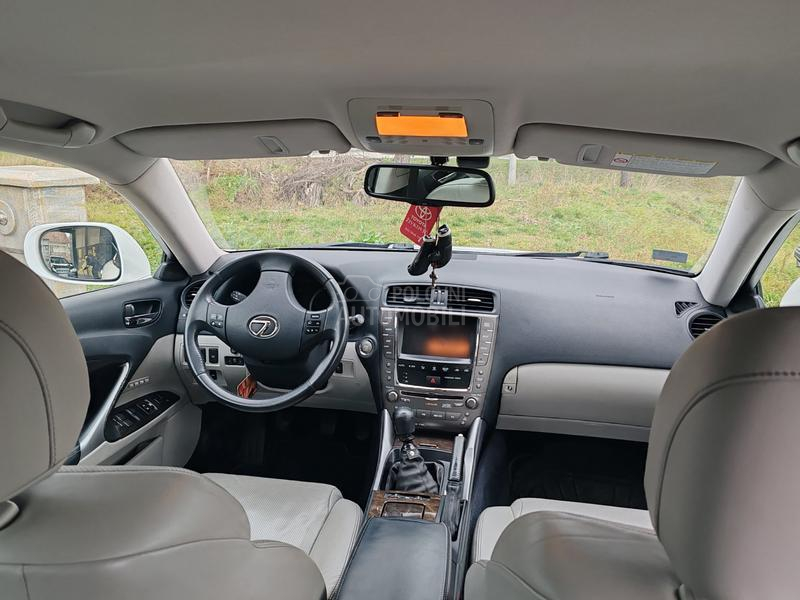 Lexus IS 220 