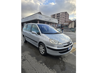 Peugeot 807 sa tablama