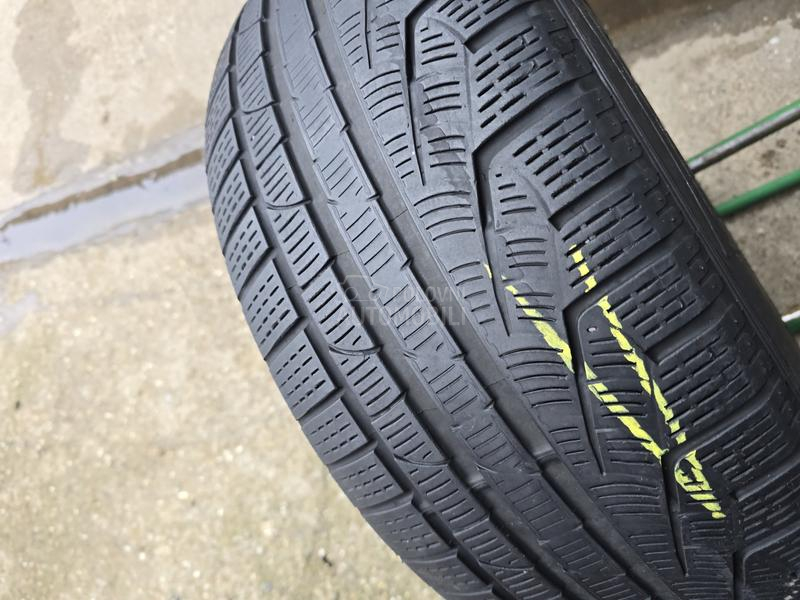 Pirelli 245/45 R19 Zimska