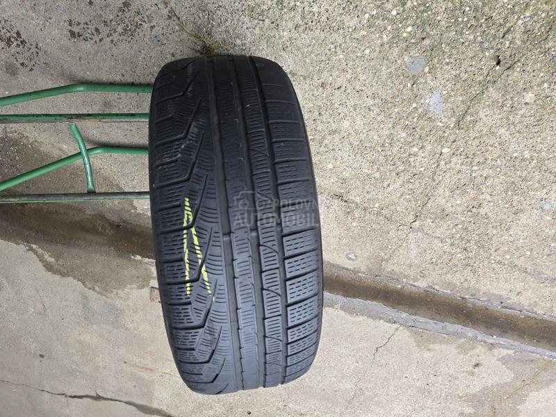Pirelli 245/45 R19 Zimska