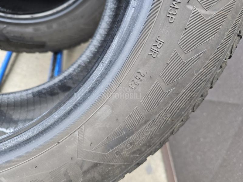 Goodyear 205/60 R16 Zimska