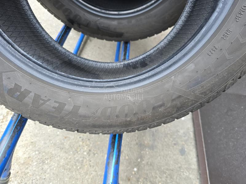 Goodyear 205/60 R16 Zimska