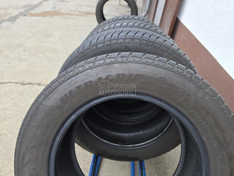 Goodyear 205/60 R16 Zimska