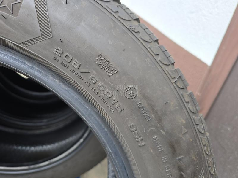 Goodyear 205/60 R16 Zimska