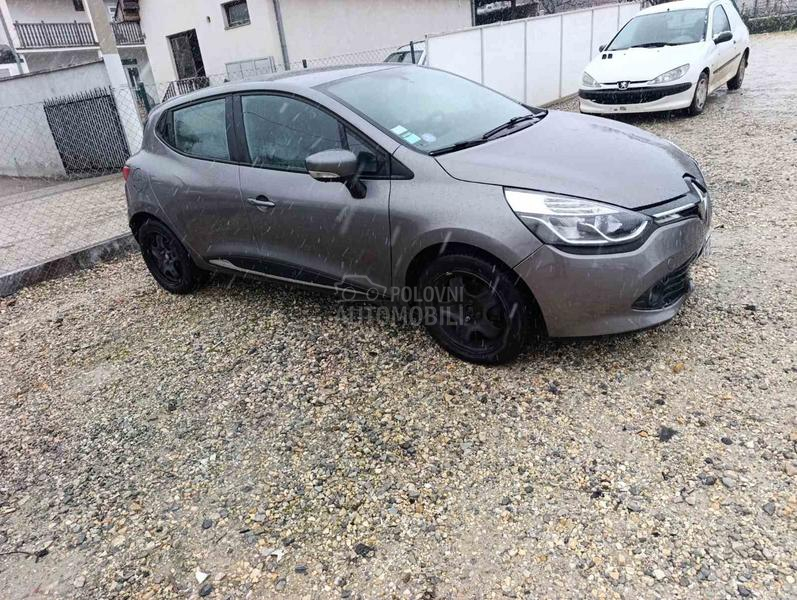 Renault Clio 0.9tce 2012. god. -  kompletan auto u delovima