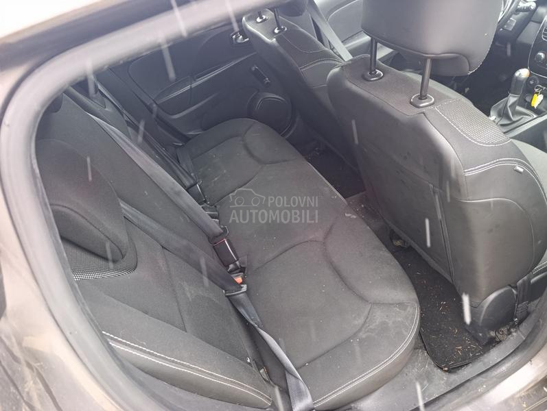 Renault Clio 0.9tce 2012. god. -  kompletan auto u delovima