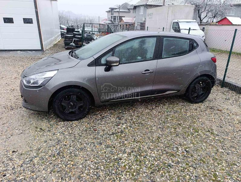 Renault Clio 0.9tce 2012. god. -  kompletan auto u delovima