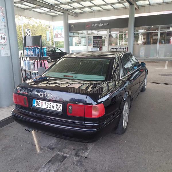 Audi S8 