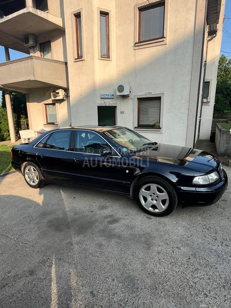 Audi S8 