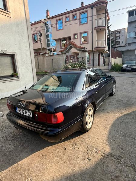 Audi S8 