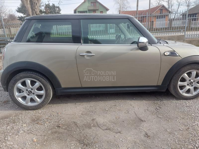 MINI Cooper 1.6