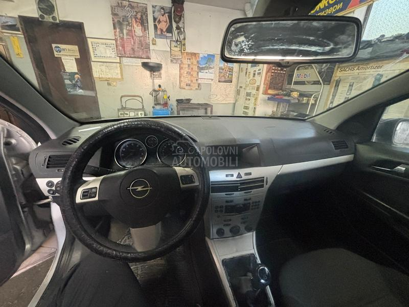 Opel Astra H 