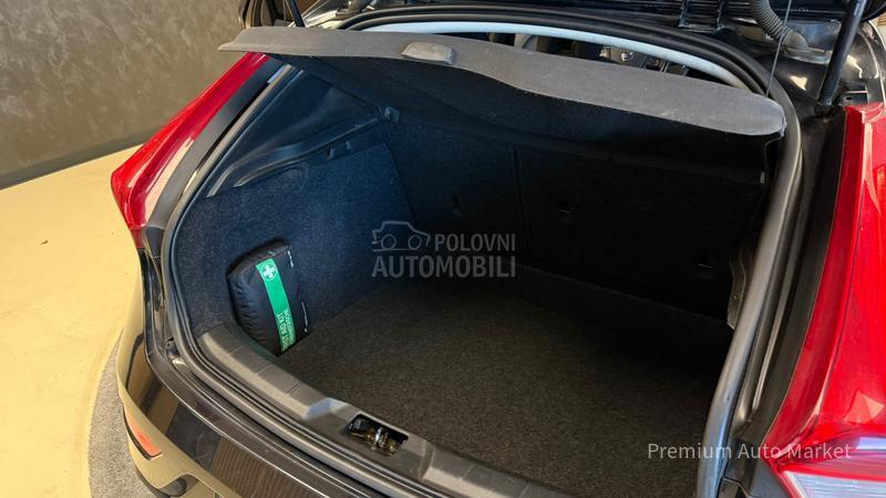 Volvo V40 //1.6 D2//FUL/NOV